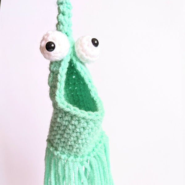 Small crochet alien - turquoise