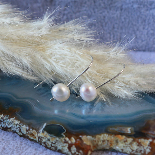 Minimal Pearl Drop Earrings - Shop Motif